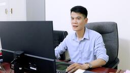 Trưởng phòng Kế hoạch - Nghiệp vụ Nguyễn Văn Thành tận tuỵ với công việc